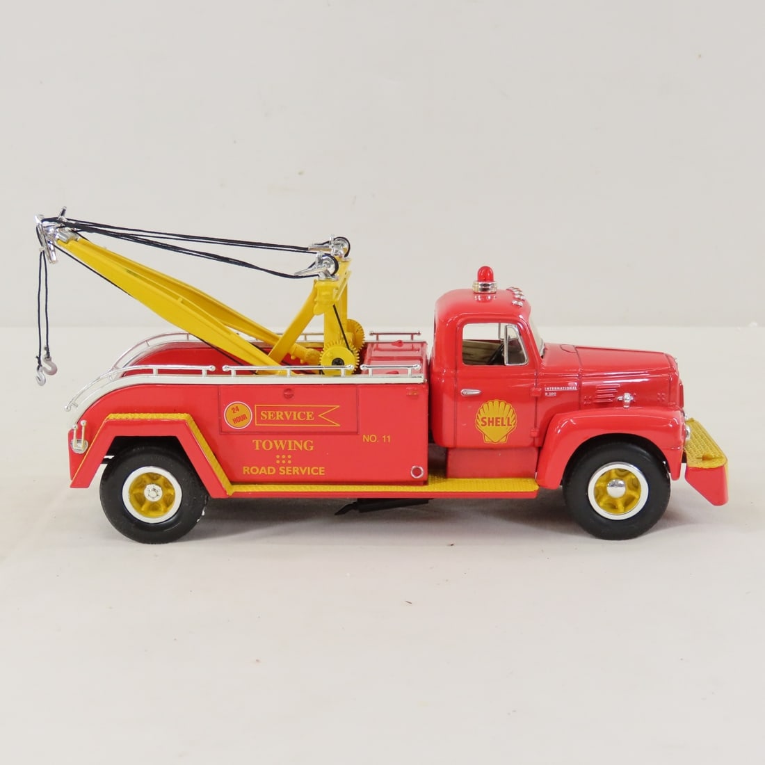 1st Gear 1:34 International, Shell R200 Tow Truck - 6