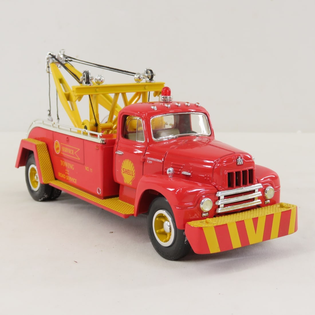 1st Gear 1:34 International, Shell R200 Tow Truck - 7
