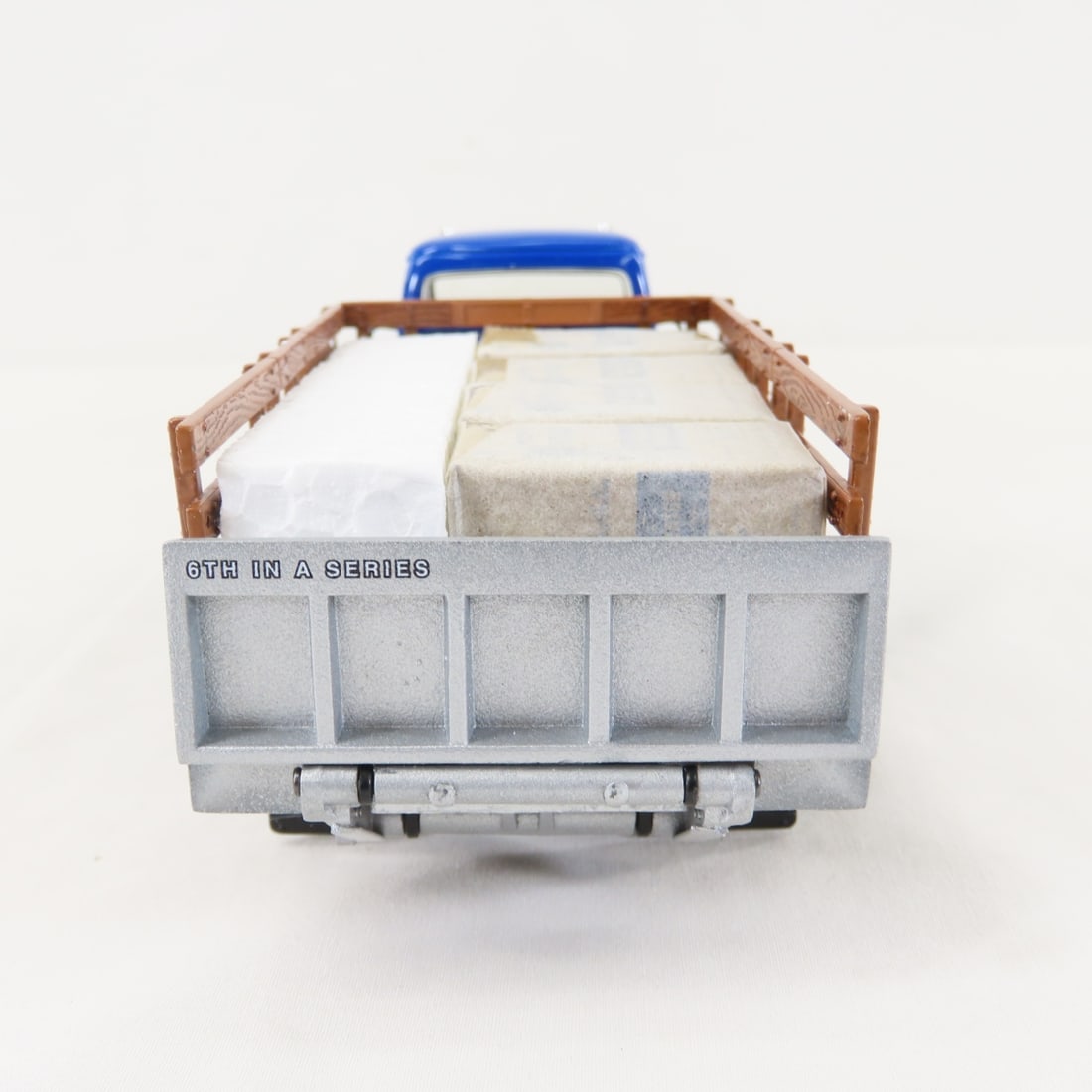 1st Gear 1:34 Maytag 1953 Ford COE Stake Truck - 4