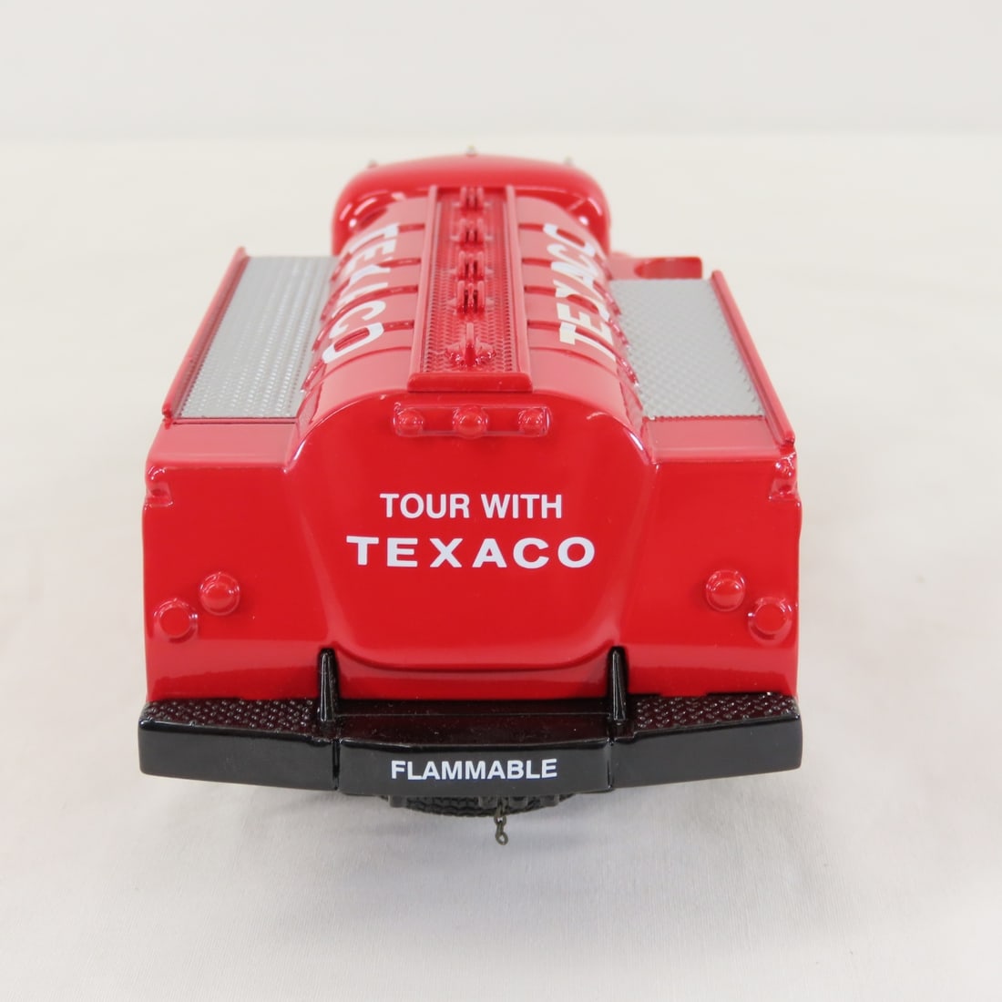 1st Gear 1:34 Texaco1949 INTL KB-8 Fuel Tanker - 4