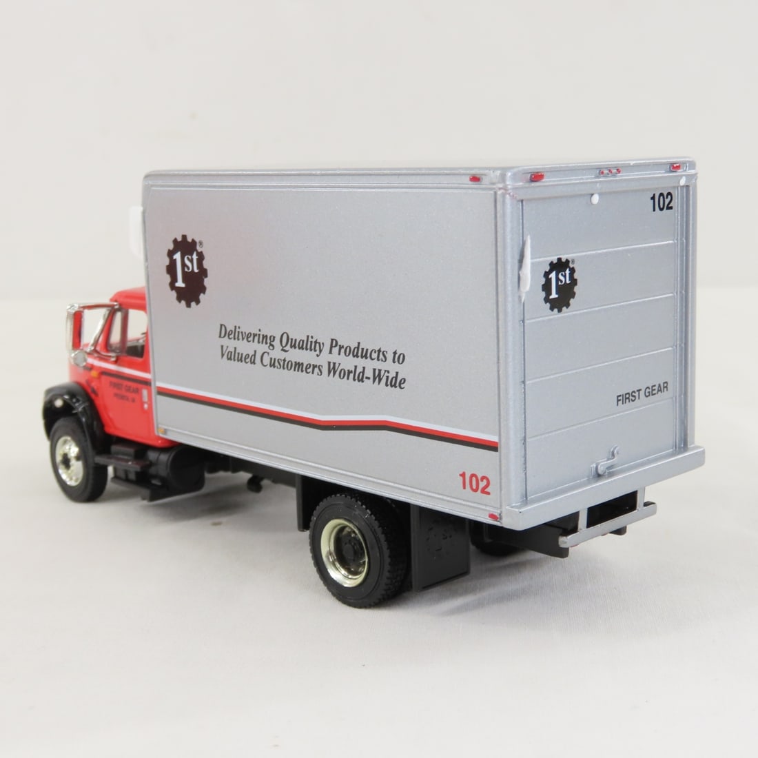 1st Gear 1:34 INTL 4900 Series Straight Truck - 3