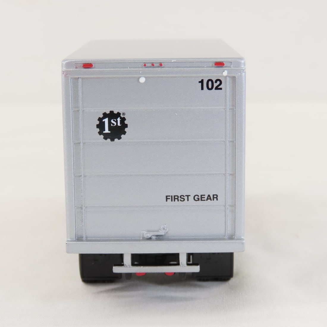 1st Gear 1:34 INTL 4900 Series Straight Truck - 4