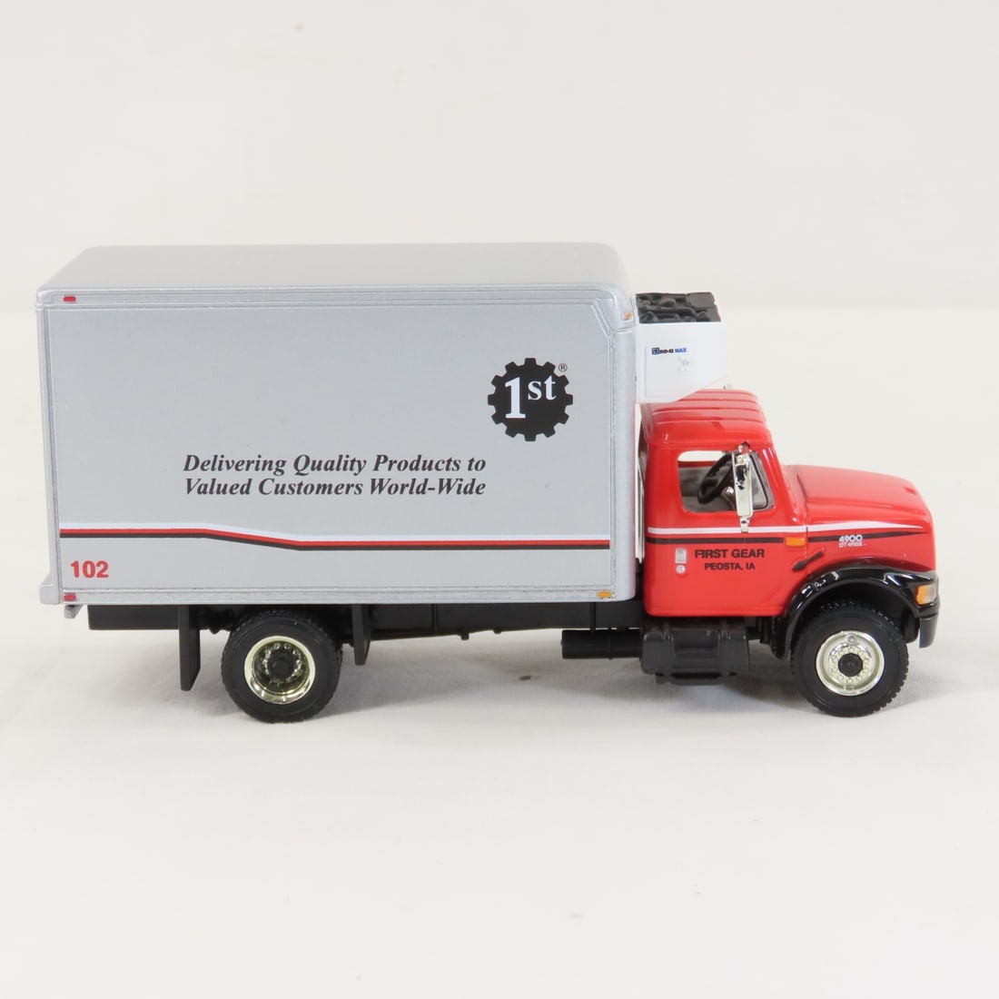 1st Gear 1:34 INTL 4900 Series Straight Truck - 6