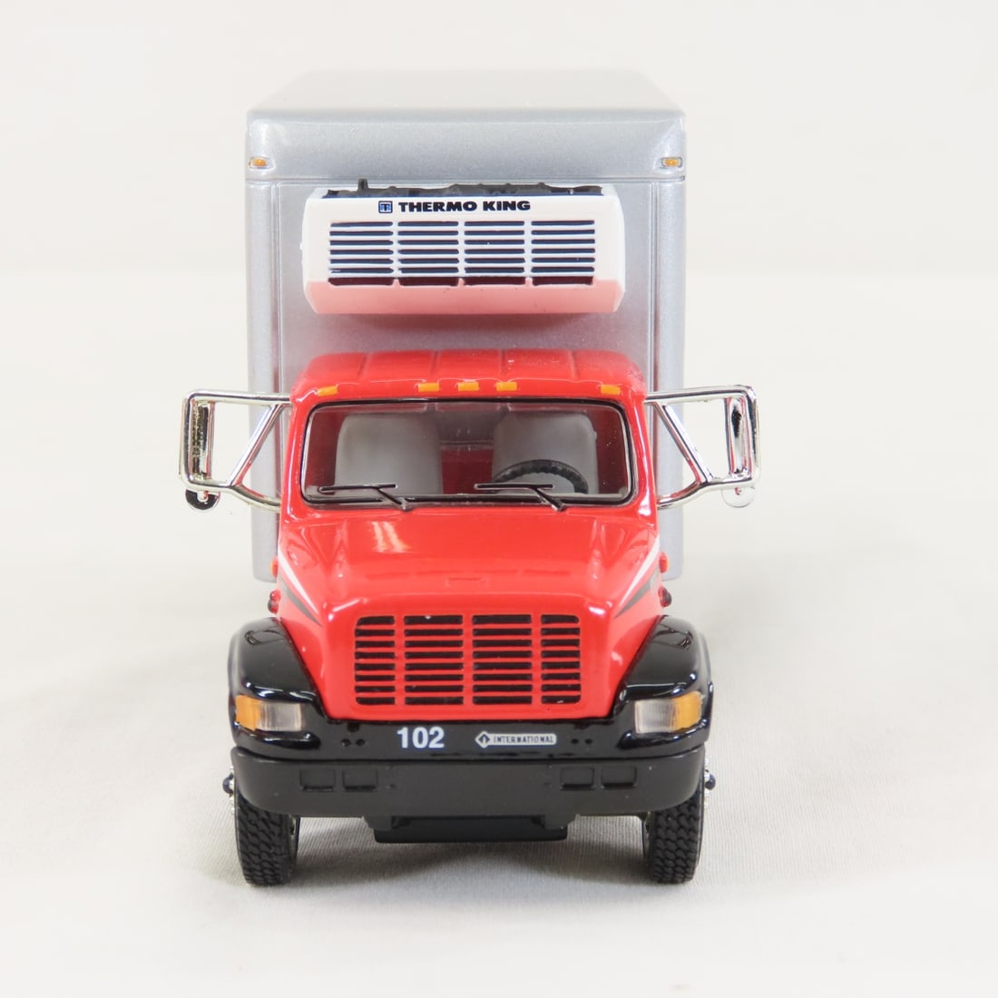 1st Gear 1:34 INTL 4900 Series Straight Truck - 8