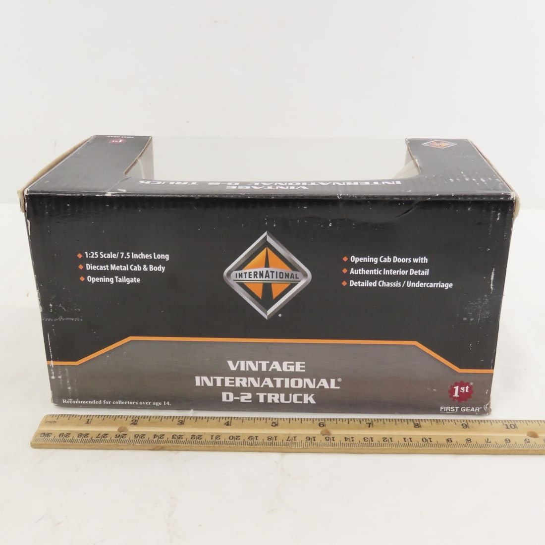 1st Gear 1:25 International Harvester D2 Truck - 3