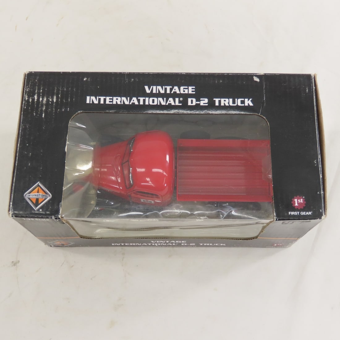 1st Gear 1:25 International Harvester D2 Truck - 6