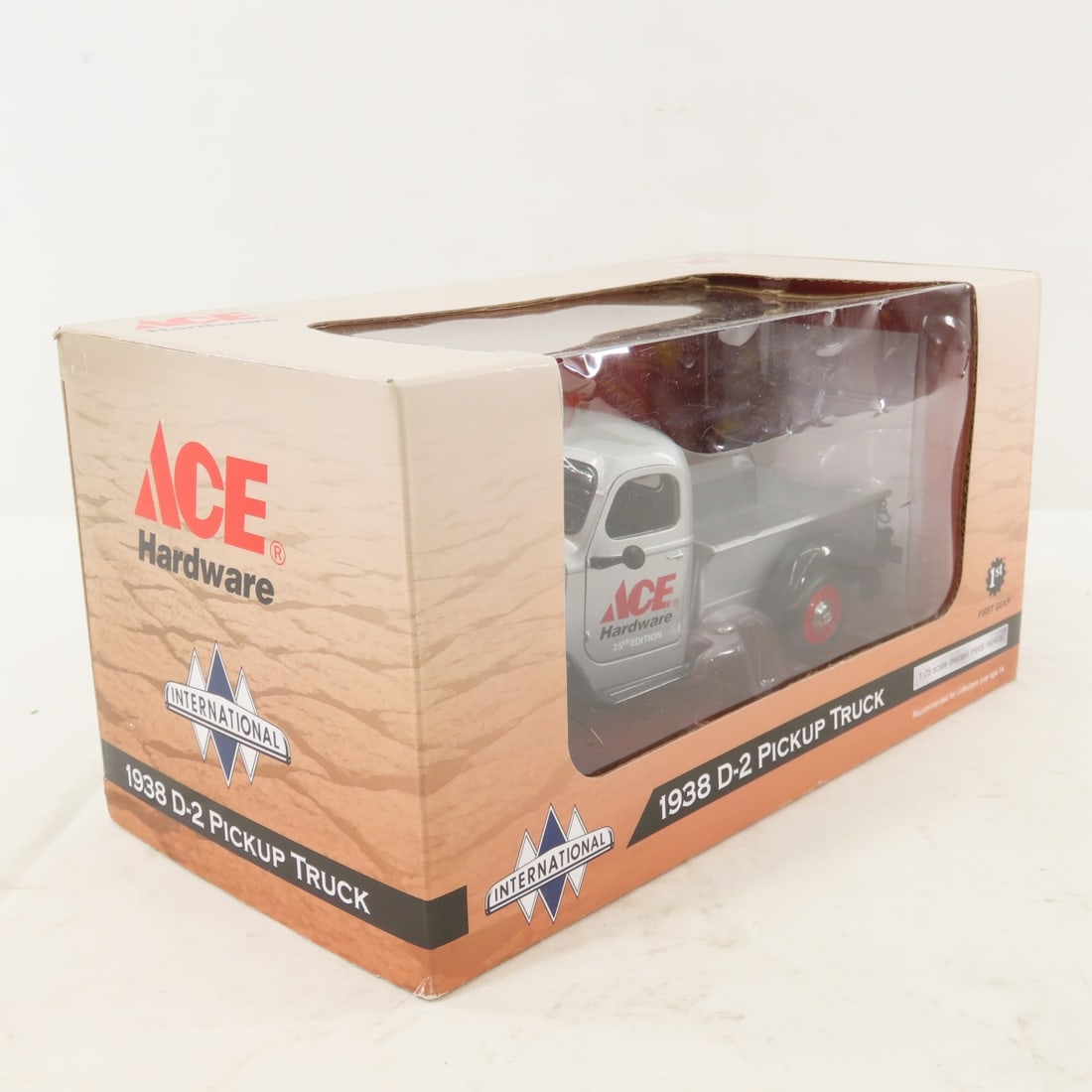1st Gear 1:25 1938 INTL Ace Hardware D2 Pickup - 2