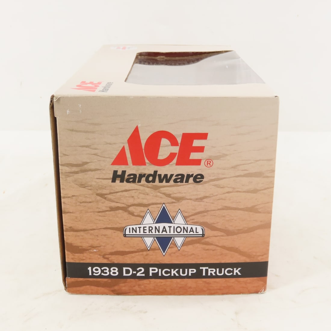1st Gear 1:25 1938 INTL Ace Hardware D2 Pickup - 3