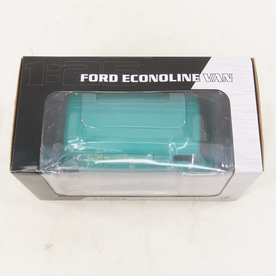 1st Gear 1:25 Ford Econoline Dry Cleaners Van - 7