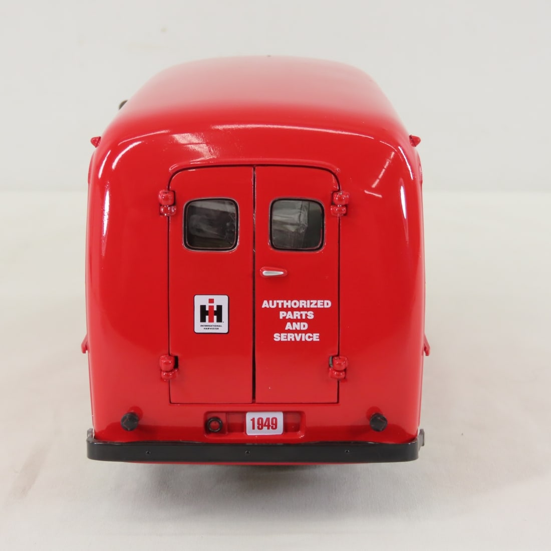 1st Gear 1:25 International Farmall Metro Van - 4