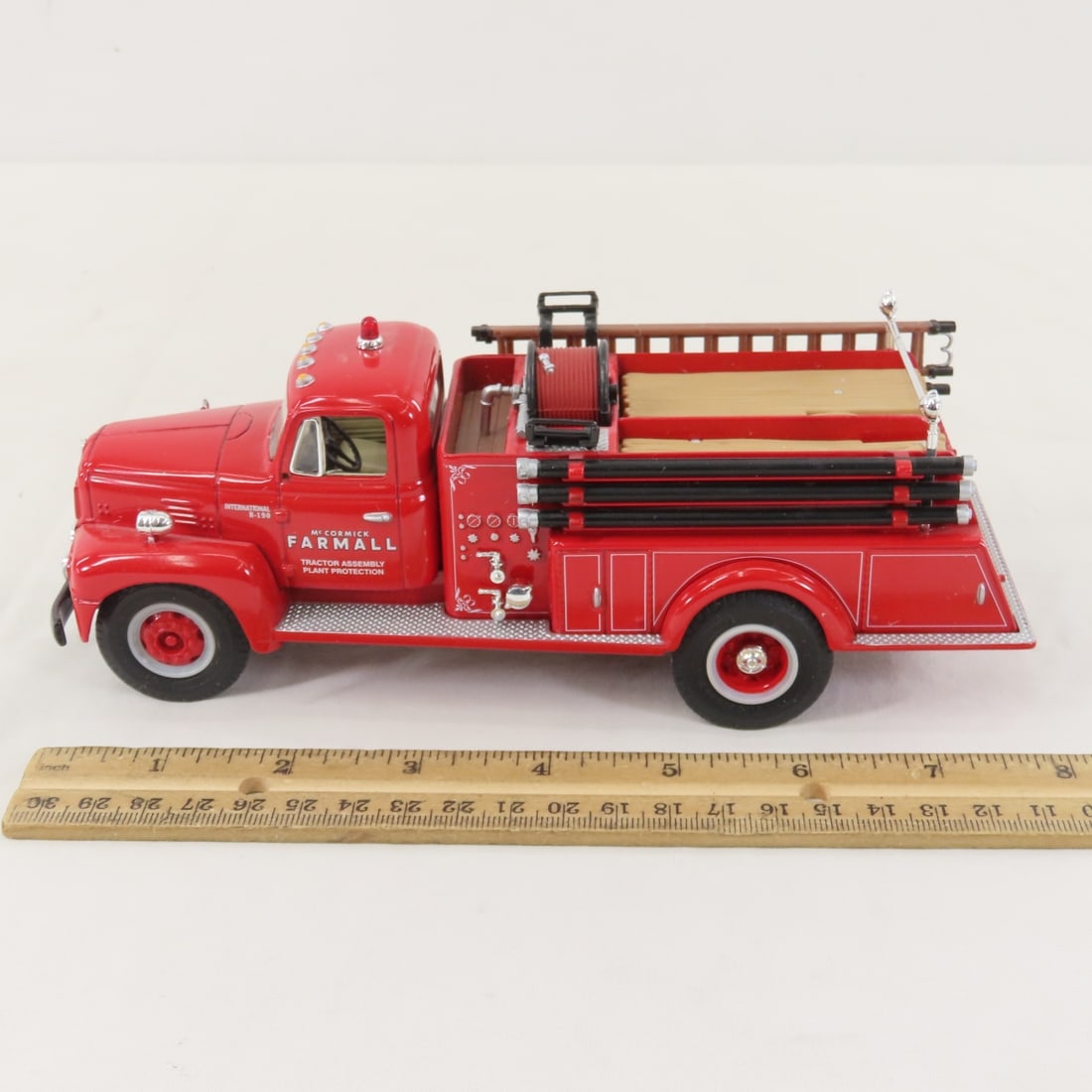 1st Gear 1:34 1957 INTL Farmall Fire Truck - 2
