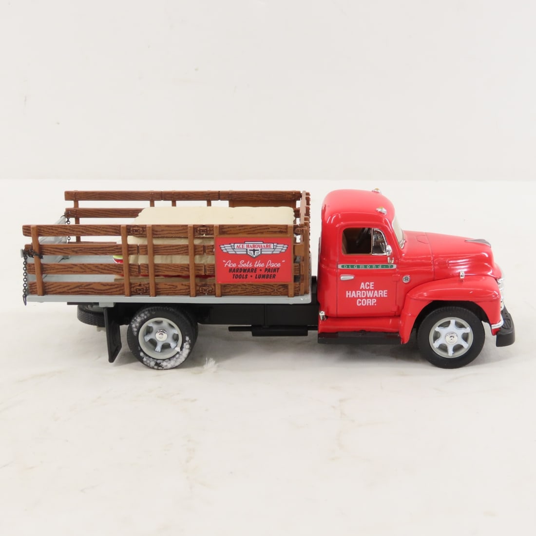 1st Gear Ace Hardware 1955 Diamond-T Stake Truck - 6