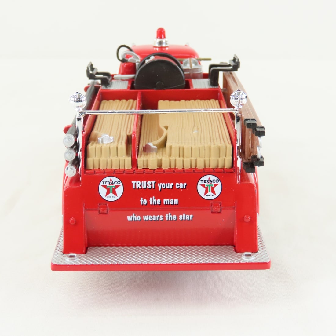 1st Gear 1:34 Scale Texaco 1951 Ford Fire Truck - 4