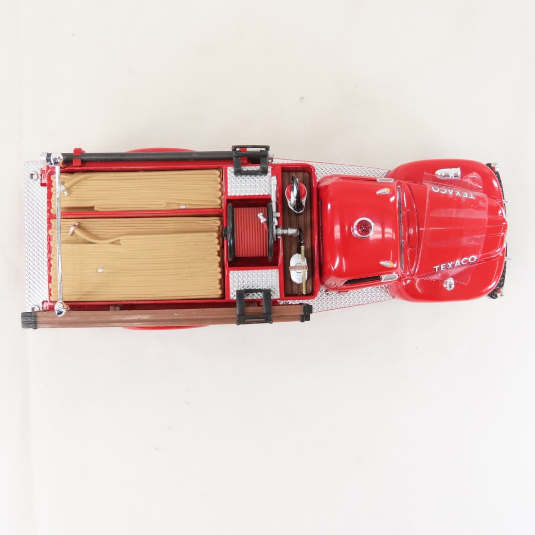 1st Gear 1:34 Scale Texaco 1951 Ford Fire Truck - 9