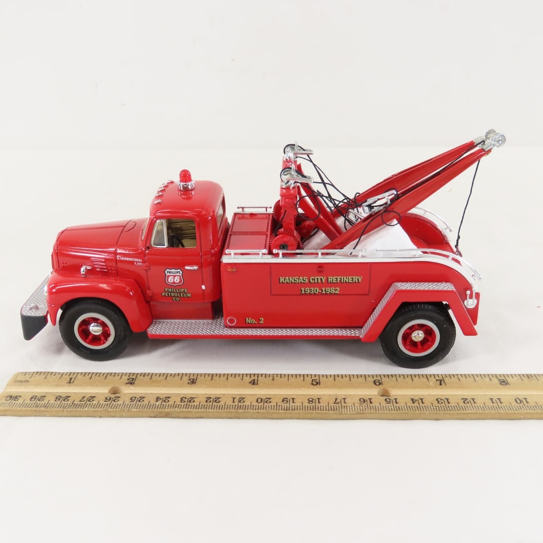 1st Gear 1:34 1957 Phillips 66 INTL R200 Tow Truck - 2