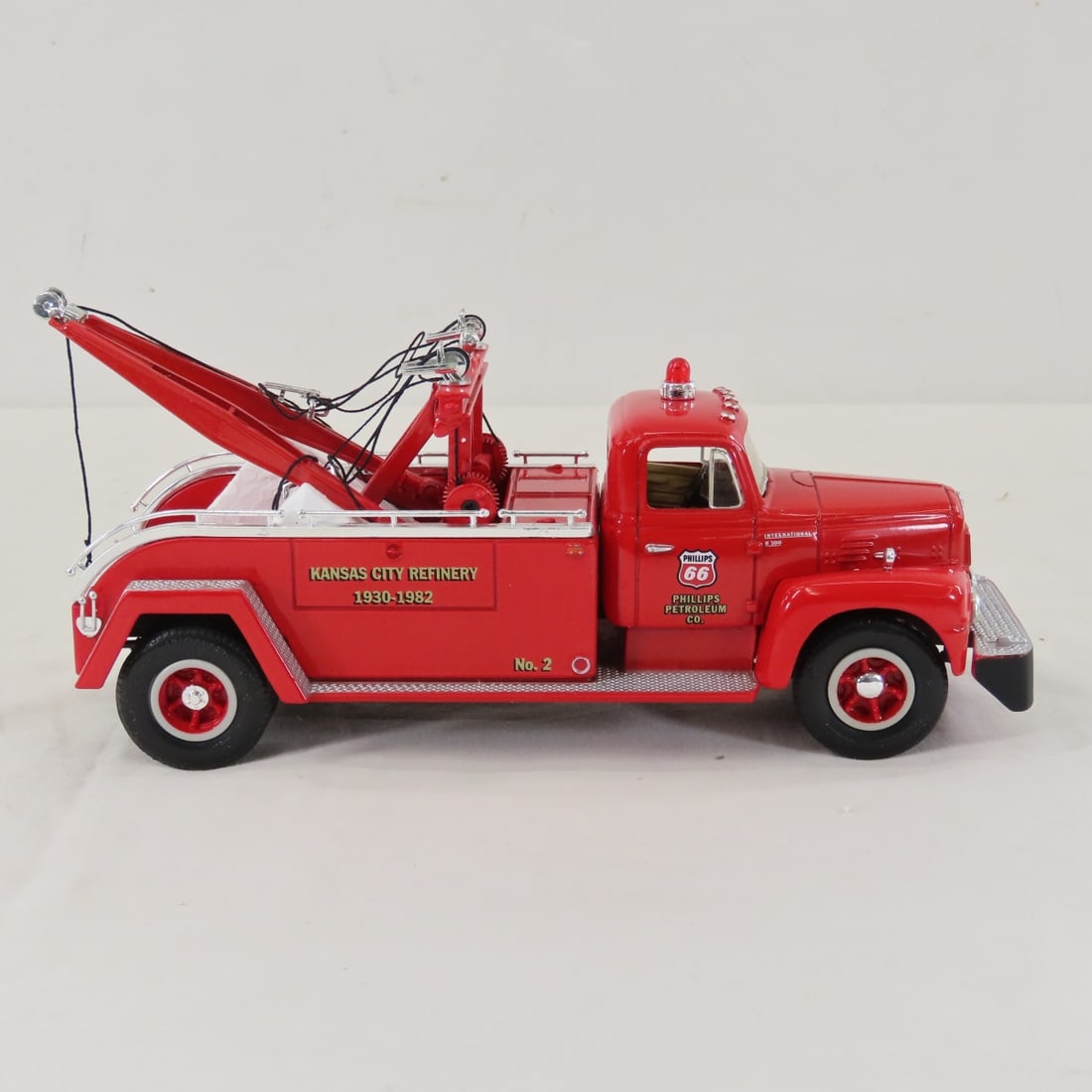 1st Gear 1:34 1957 Phillips 66 INTL R200 Tow Truck - 6