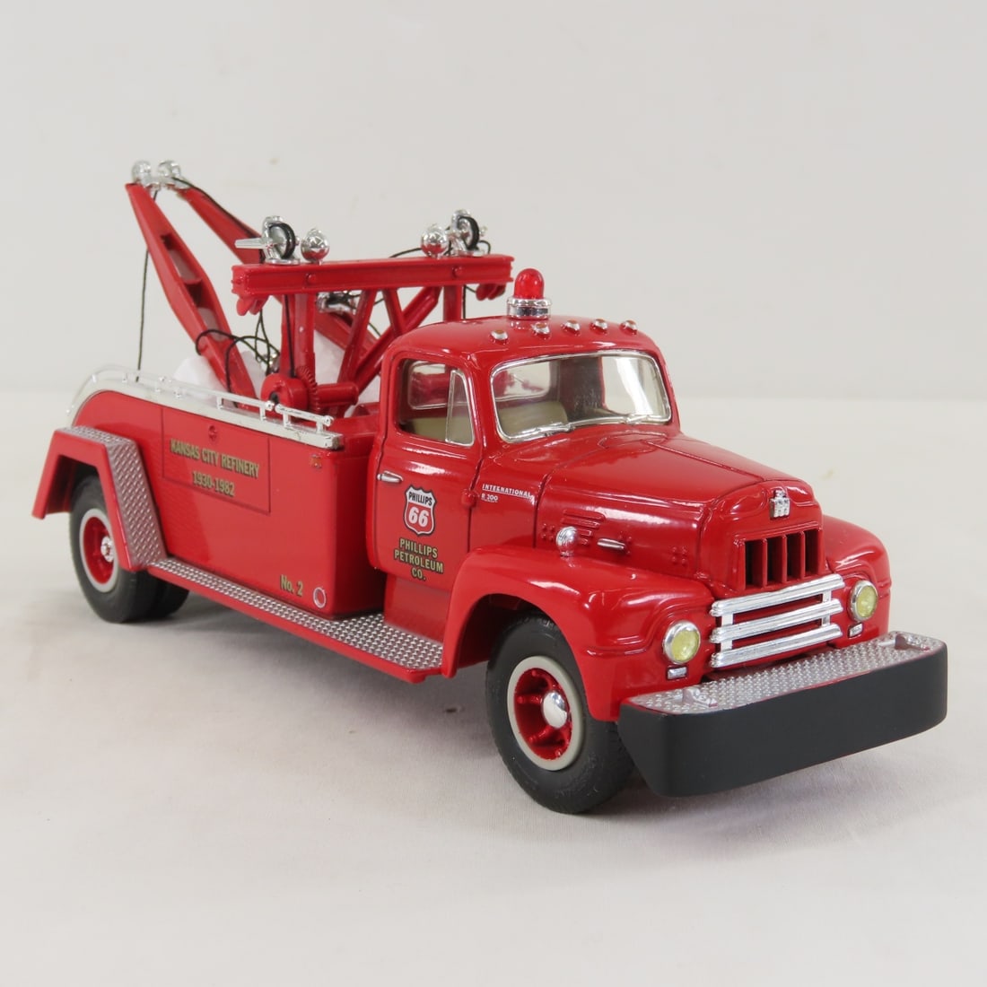 1st Gear 1:34 1957 Phillips 66 INTL R200 Tow Truck - 7