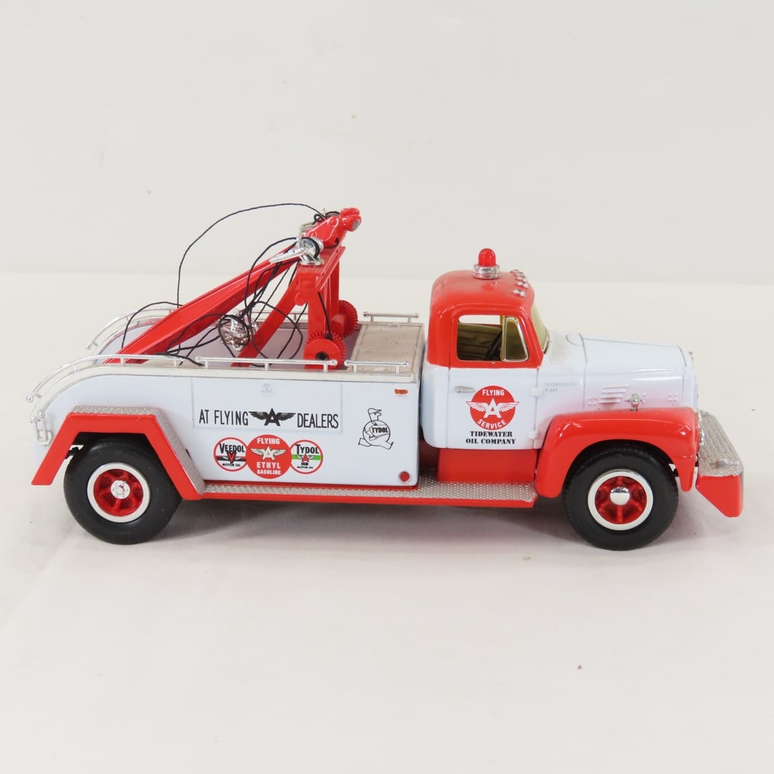 1st Gear Flying A Service 1957 INTL R200 Tow Truck - 6