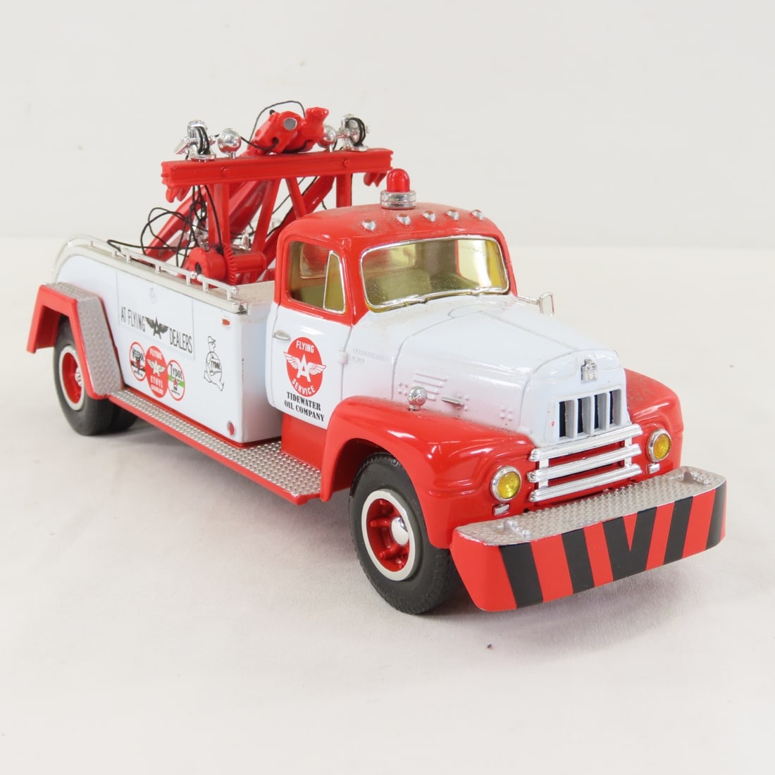 1st Gear Flying A Service 1957 INTL R200 Tow Truck - 7