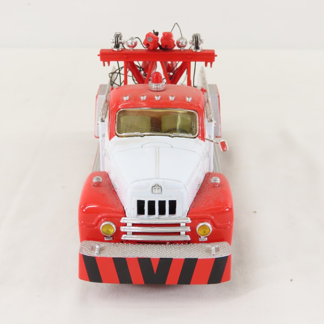 1st Gear Flying A Service 1957 INTL R200 Tow Truck - 8