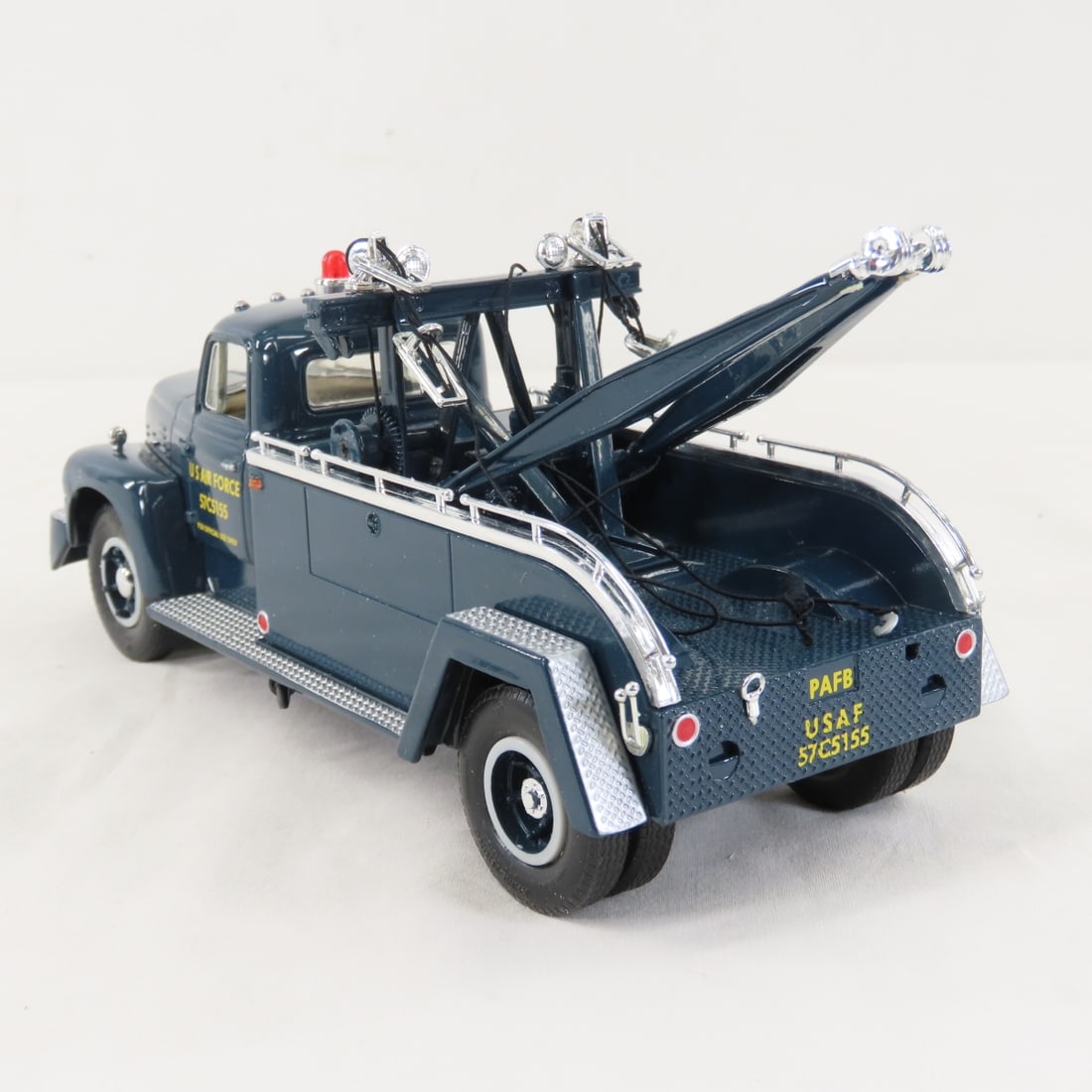 1st Gear US Air Force 1957 INTL R200 Tow Truck - 3