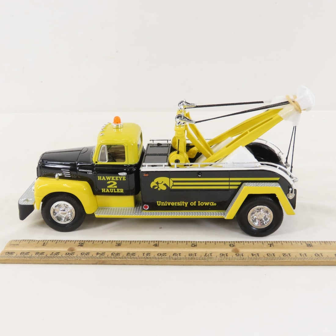 1st Gear Iowa Hawkeyes 1957 INTL R200 Tow Truck - 2