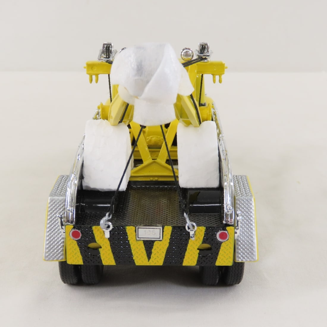 1st Gear Iowa Hawkeyes 1957 INTL R200 Tow Truck - 4