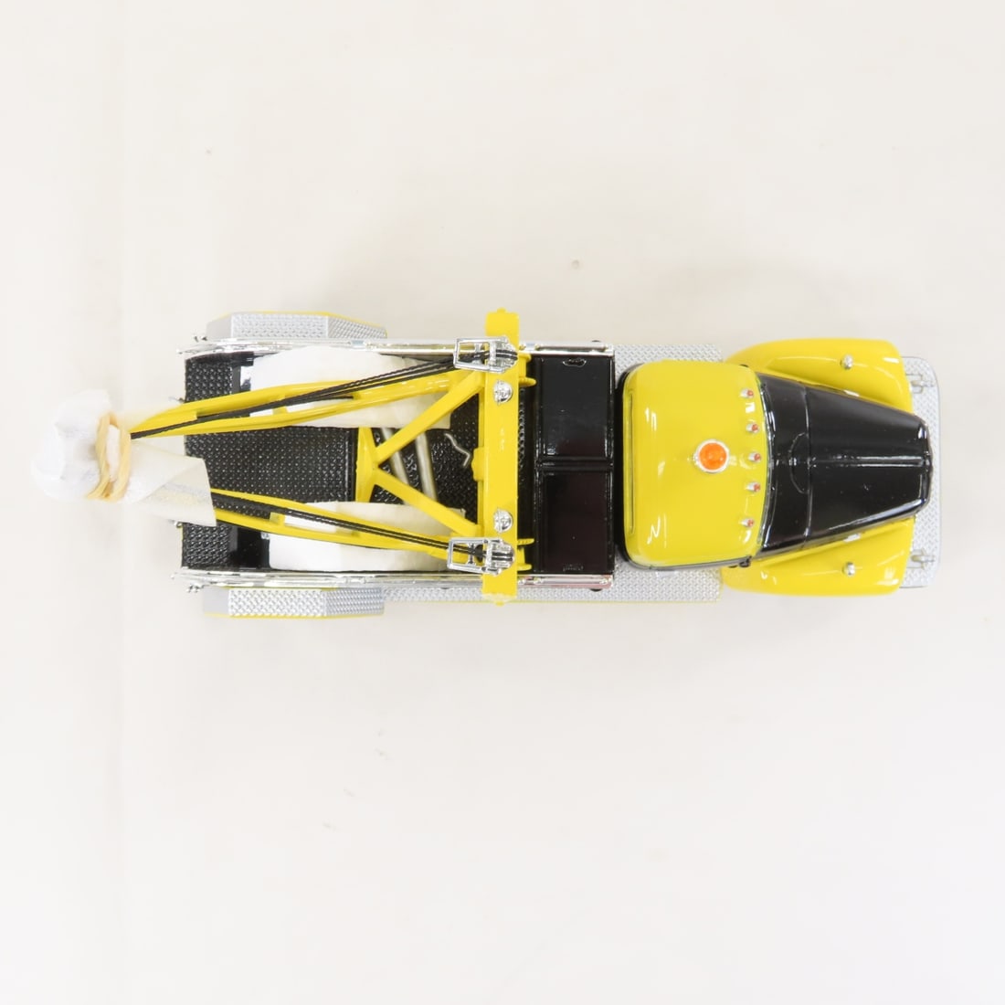 1st Gear Iowa Hawkeyes 1957 INTL R200 Tow Truck - 9