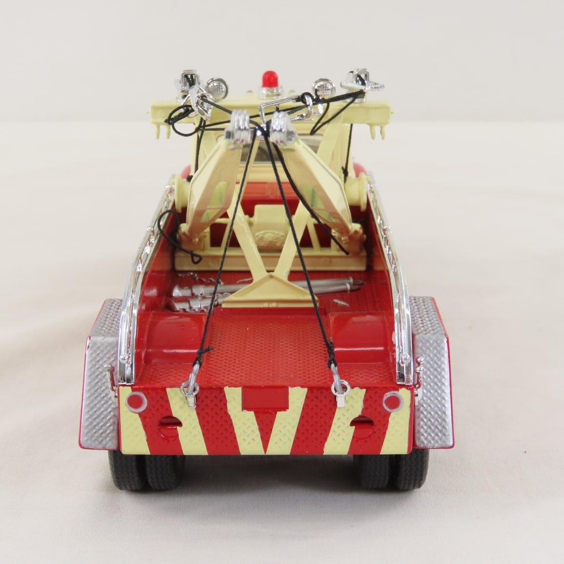 1st Gear 1:34 1957 INTL Harvester R200 Tow Truck - 4