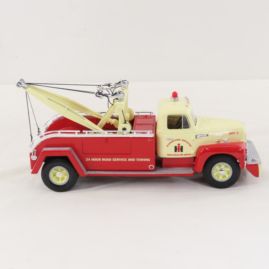 1st Gear 1:34 1957 INTL Harvester R200 Tow Truck - 6