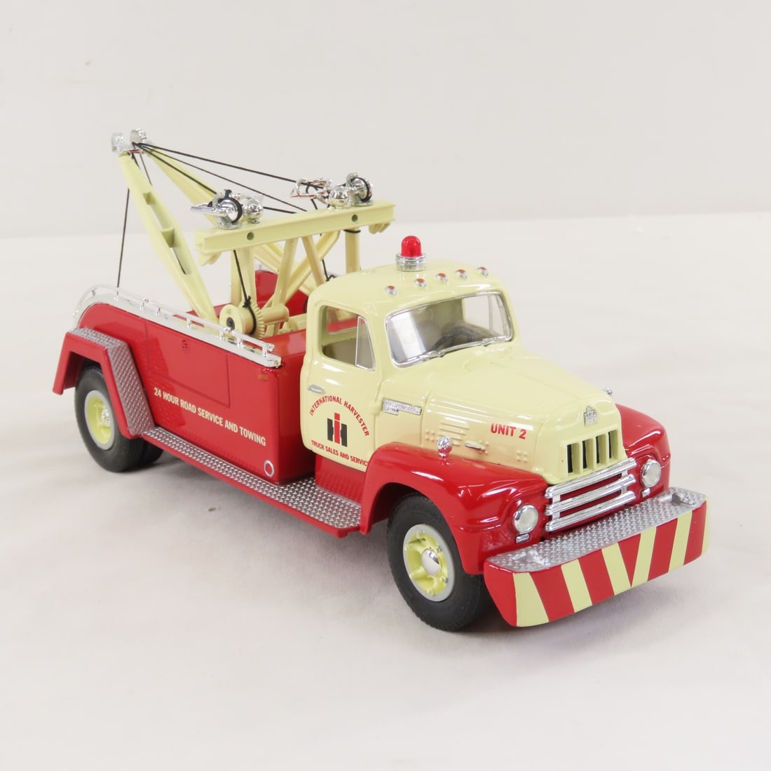 1st Gear 1:34 1957 INTL Harvester R200 Tow Truck - 7