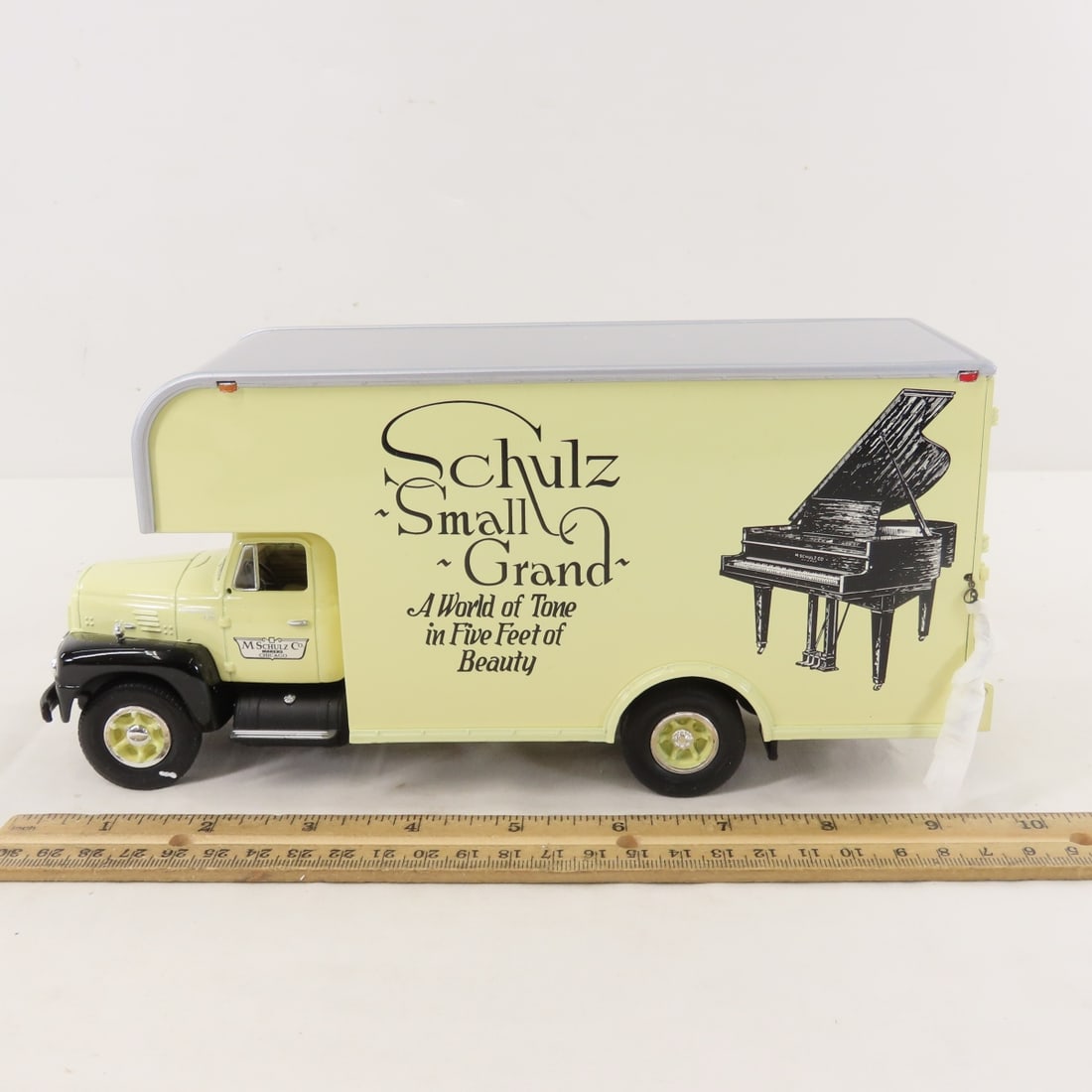 1st Gear 1:34 Schulz Piano INTL R200 w/Moving Van - 2