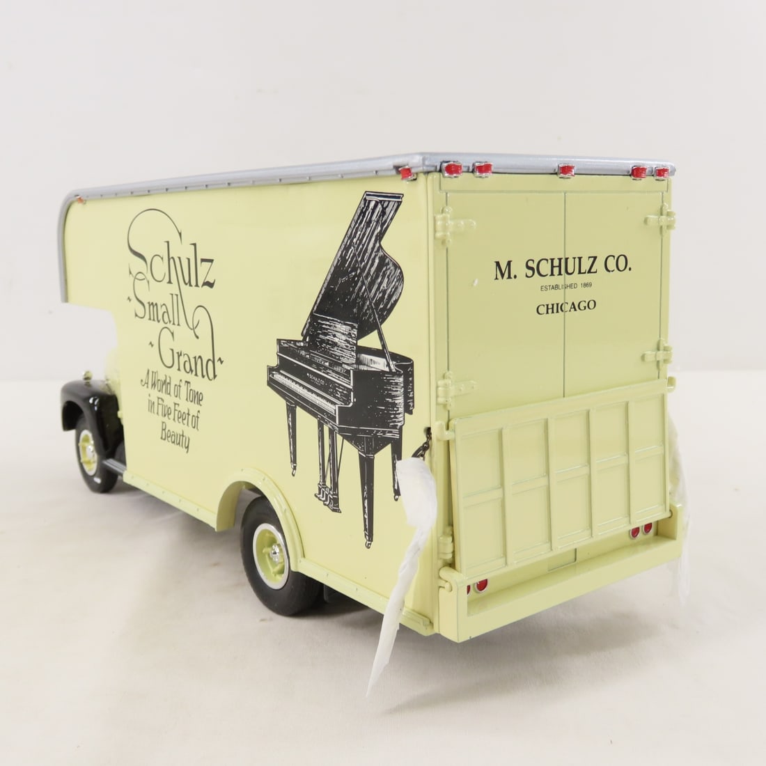 1st Gear 1:34 Schulz Piano INTL R200 w/Moving Van - 3