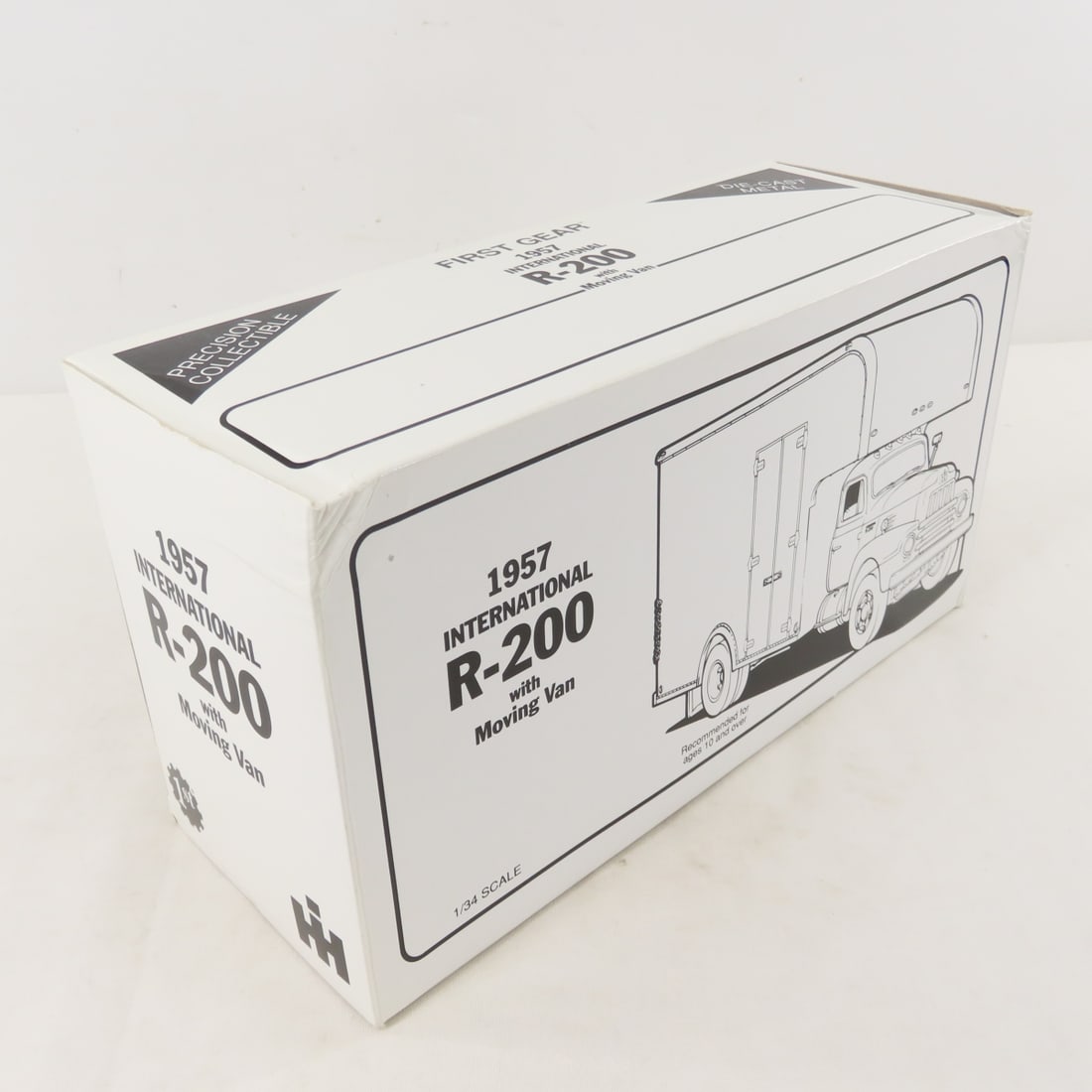 1st Gear 1:34 J. Levy & Son INTL R200 w/Moving Van - 11