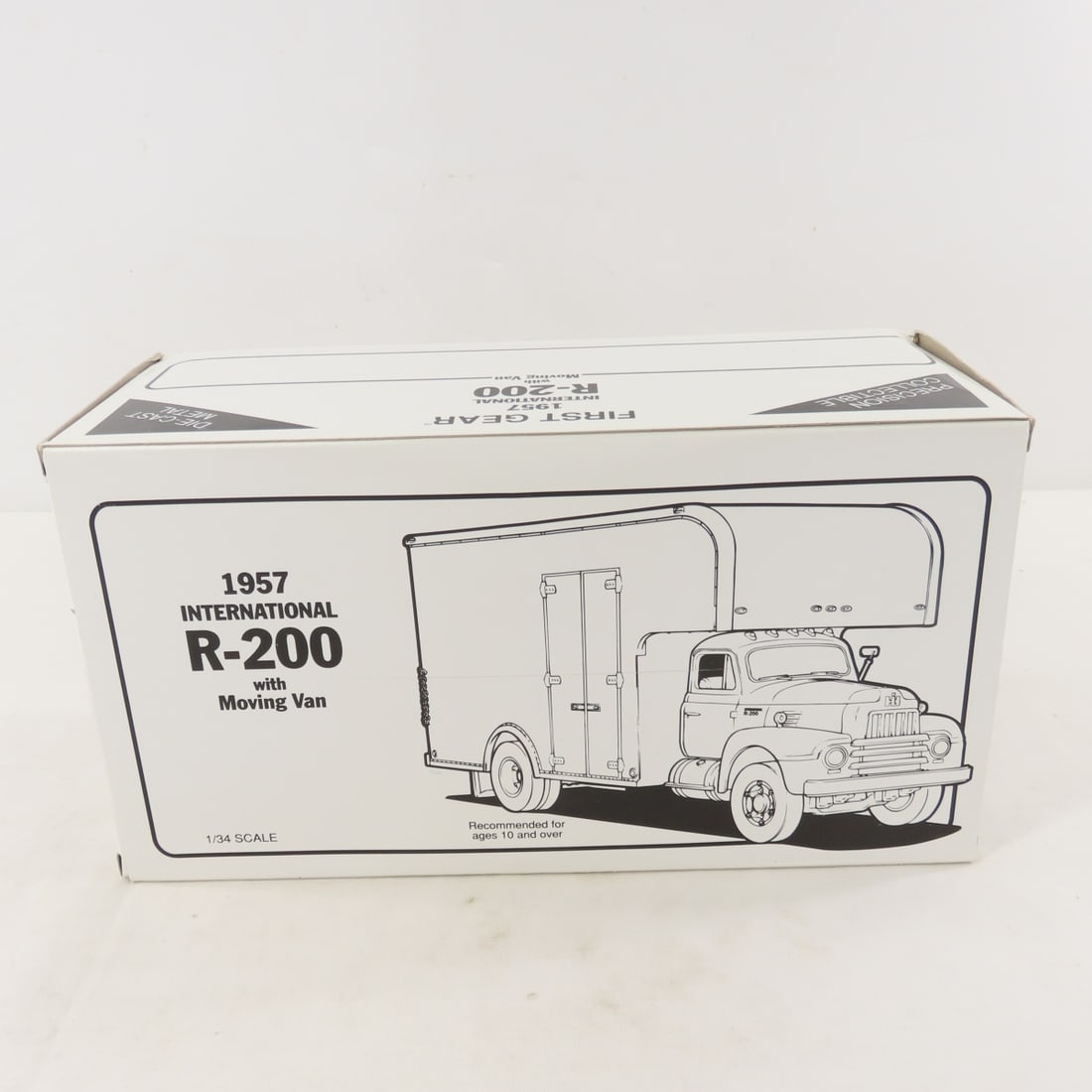 1st Gear 1:34 J. Levy & Son INTL R200 w/Moving Van - 12
