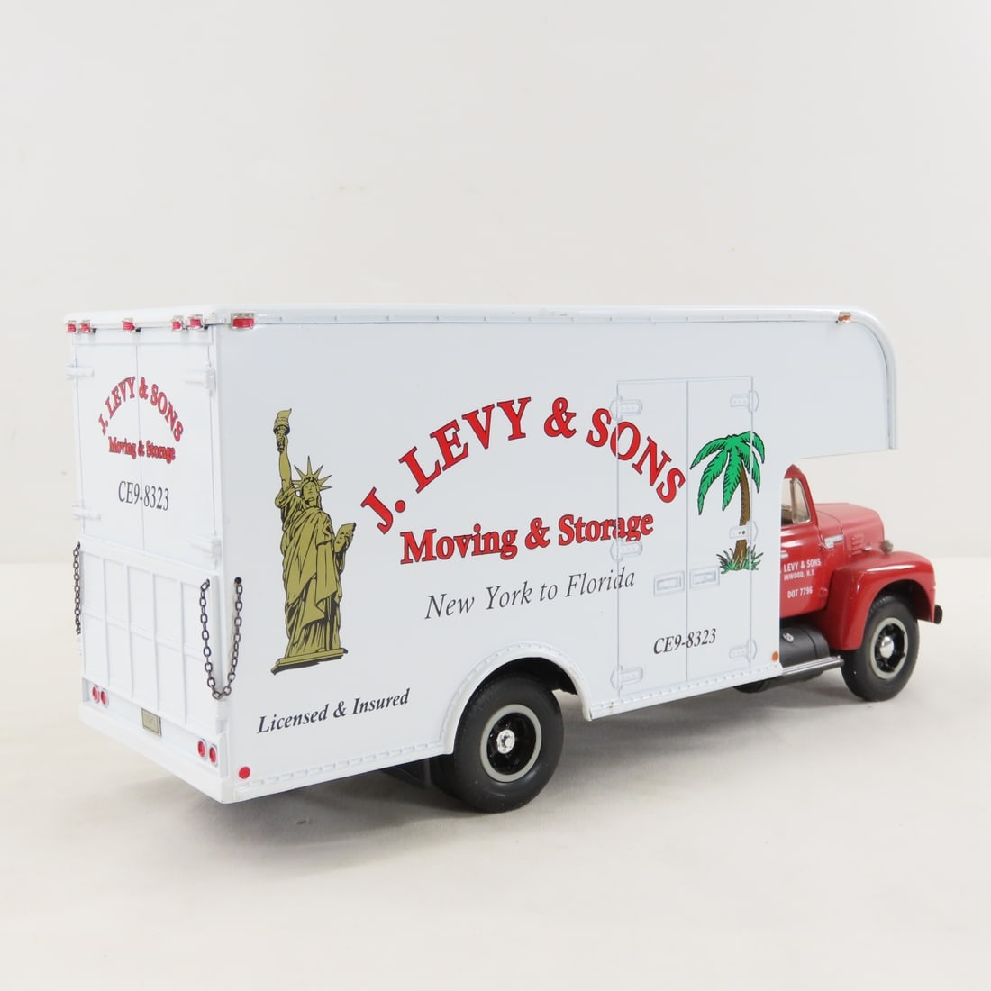 1st Gear 1:34 J. Levy & Son INTL R200 w/Moving Van - 5