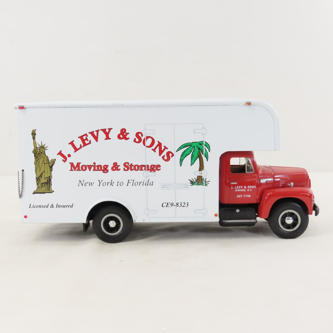 1st Gear 1:34 J. Levy & Son INTL R200 w/Moving Van - 6