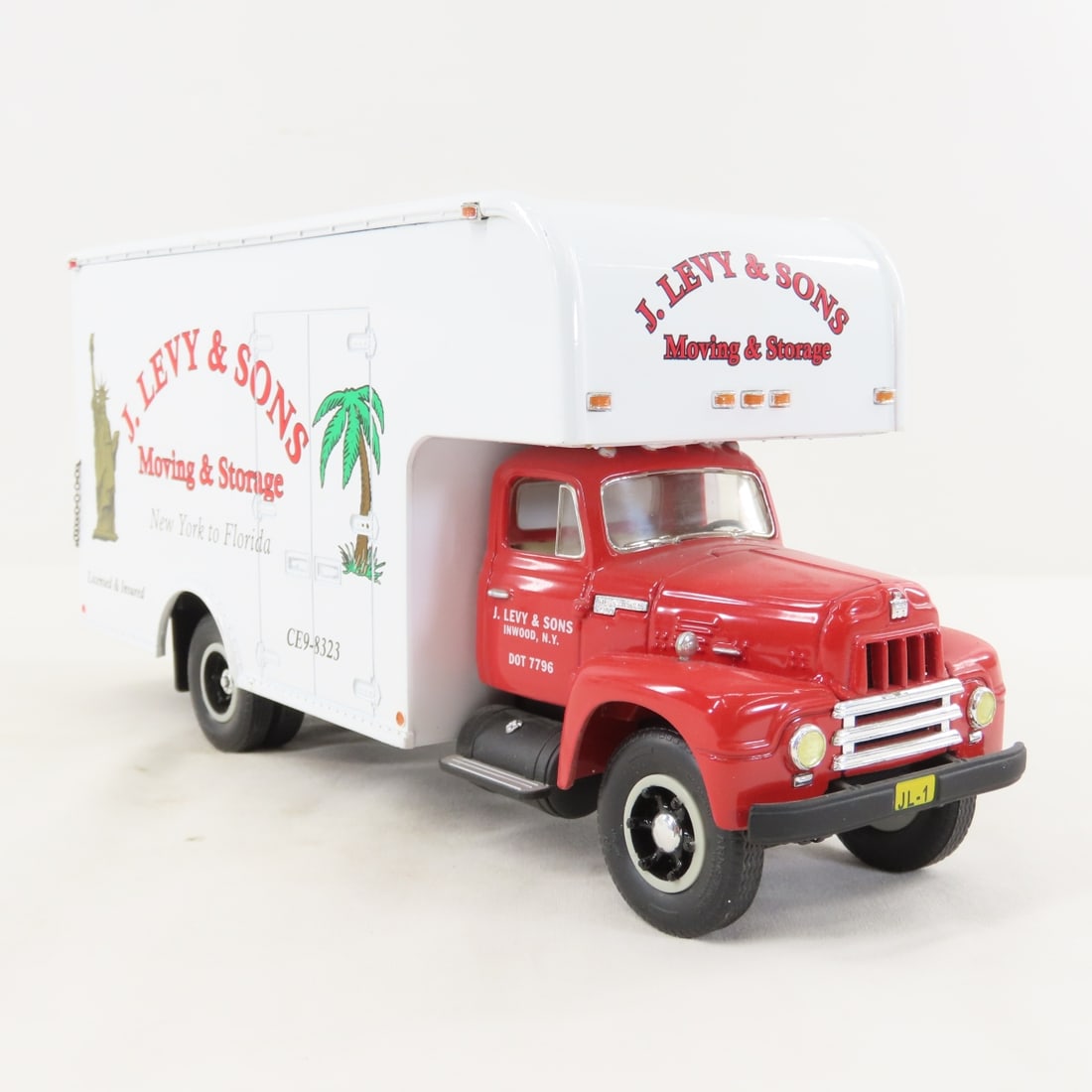 1st Gear 1:34 J. Levy & Son INTL R200 w/Moving Van - 7