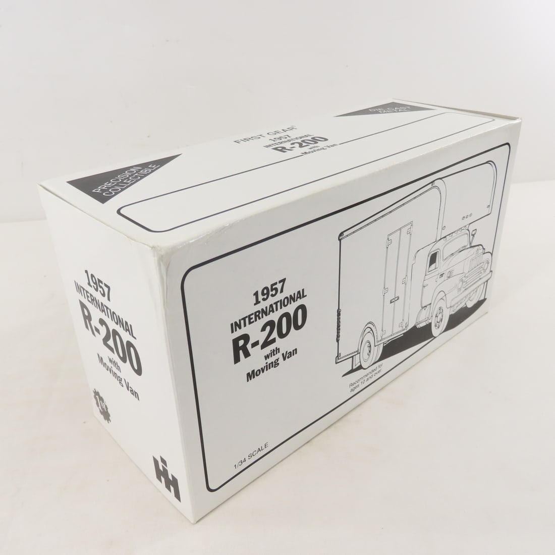 1st Gear 1:34 Mussell Trans INTL R200 w/Moving Van - 6