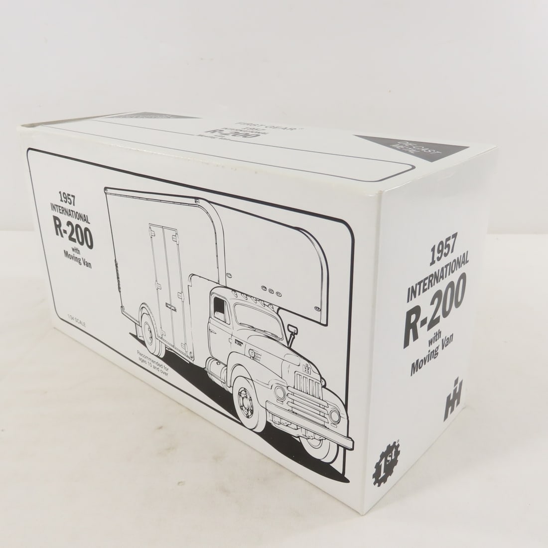 1st Gear 1:34 Mussell Trans INTL R200 w/Moving Van - 8