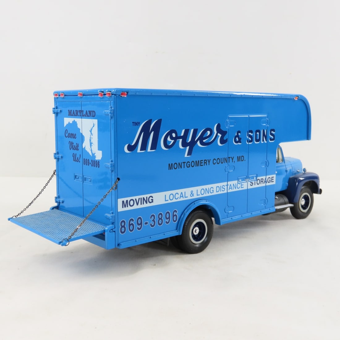 1st Gear 1:34 Moyer & Sons INTL R200 w/Moving Van - 5