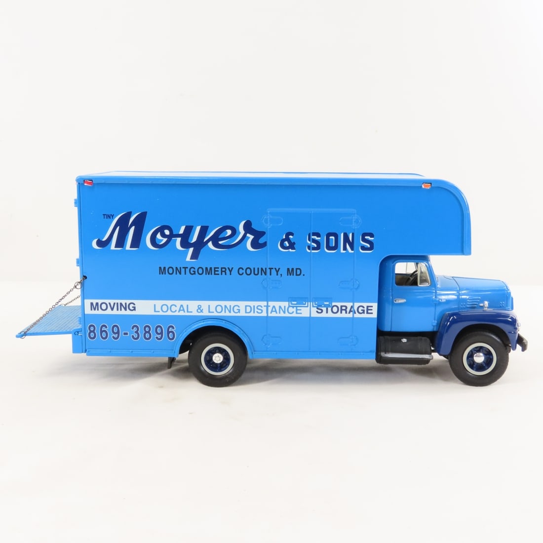 1st Gear 1:34 Moyer & Sons INTL R200 w/Moving Van - 6