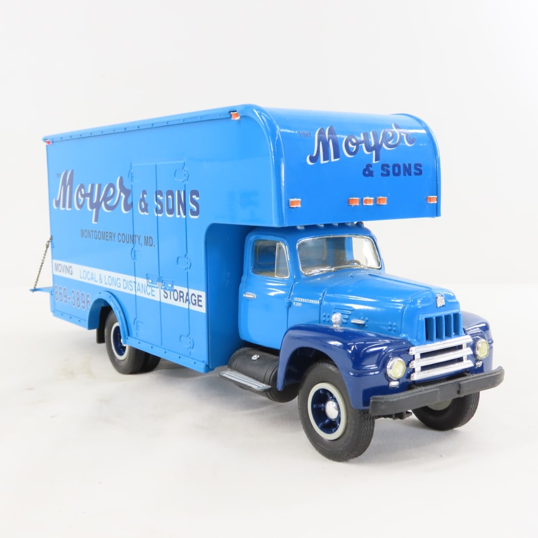 1st Gear 1:34 Moyer & Sons INTL R200 w/Moving Van - 7