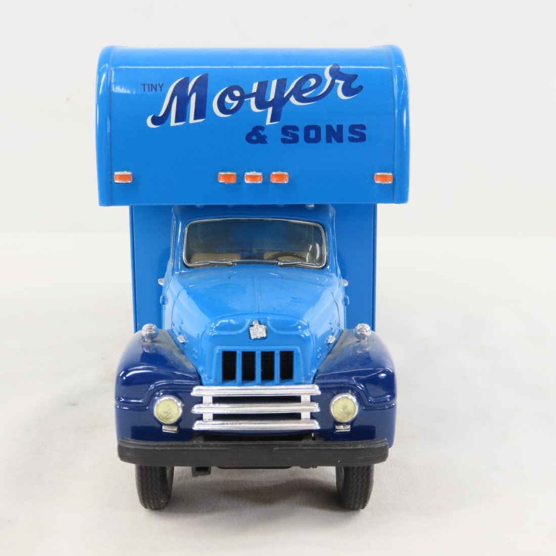 1st Gear 1:34 Moyer & Sons INTL R200 w/Moving Van - 8