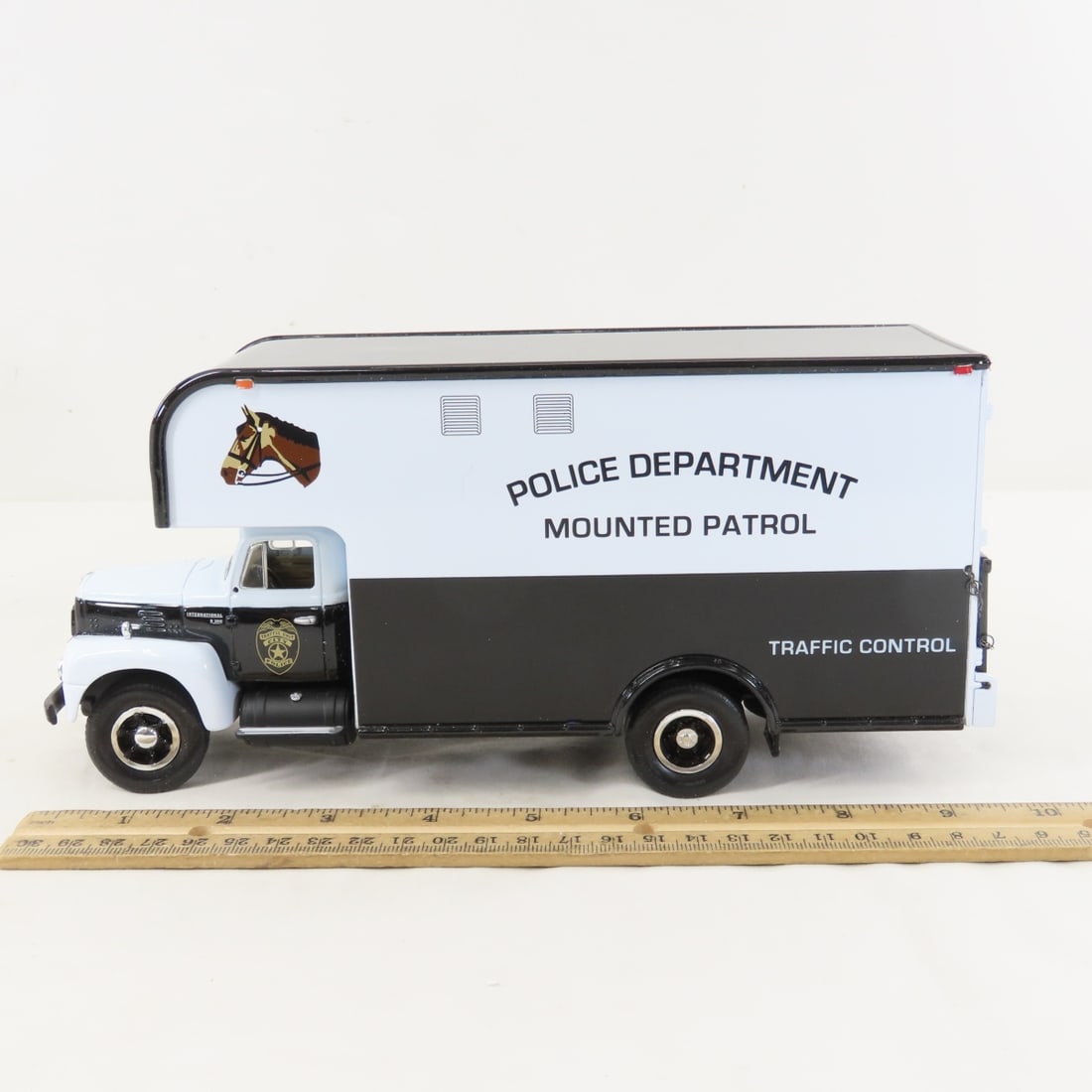 1st Gear Police Patrol 1957 INTL R200 w/Moving Van - 2