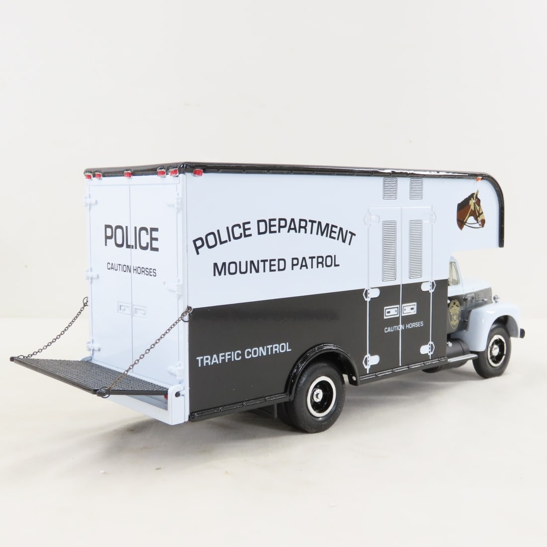 1st Gear Police Patrol 1957 INTL R200 w/Moving Van - 5
