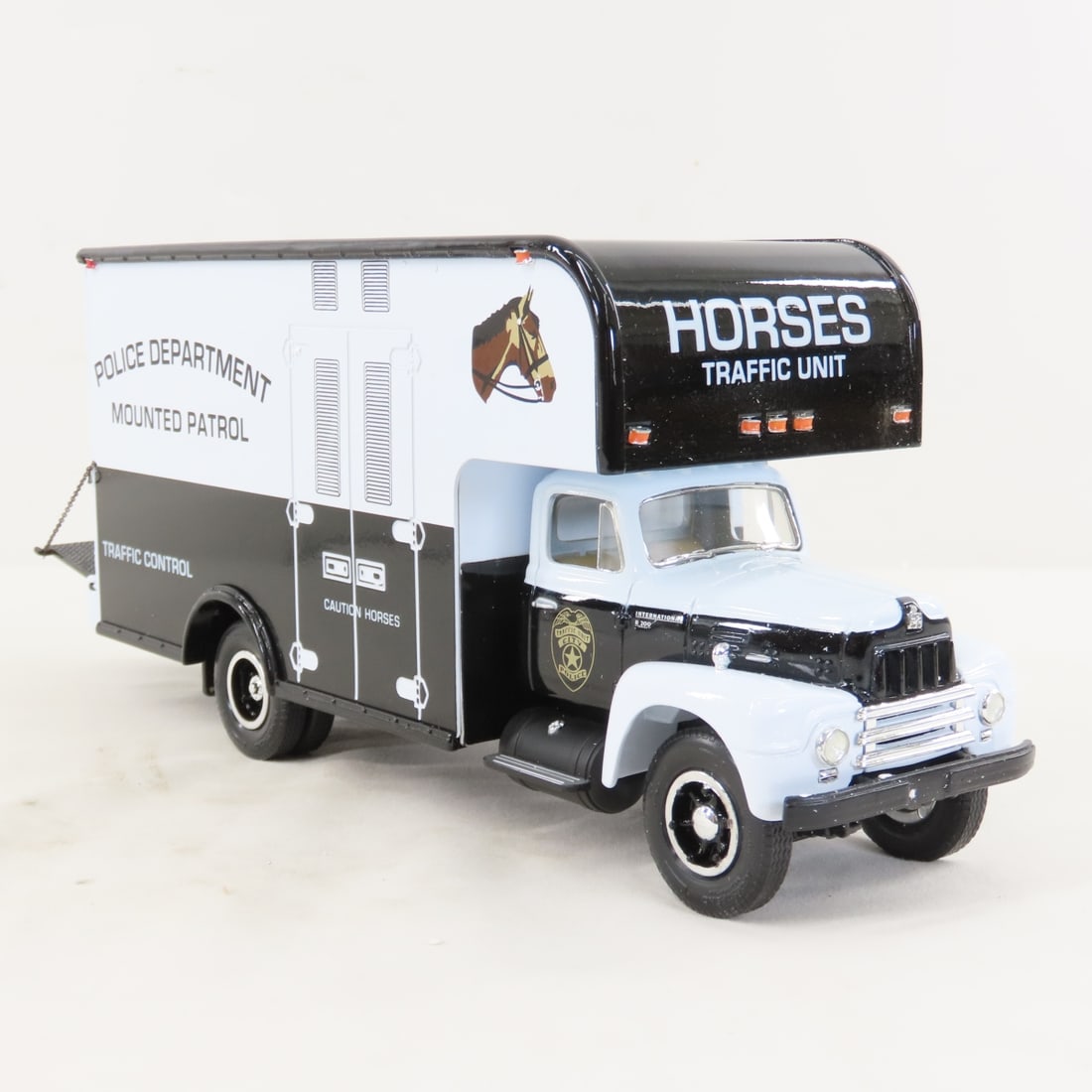 1st Gear Police Patrol 1957 INTL R200 w/Moving Van - 7