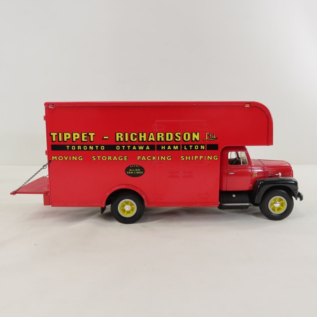 1st Gear 1:34 Trippet LTD INTL R200 w/Moving Van - 6