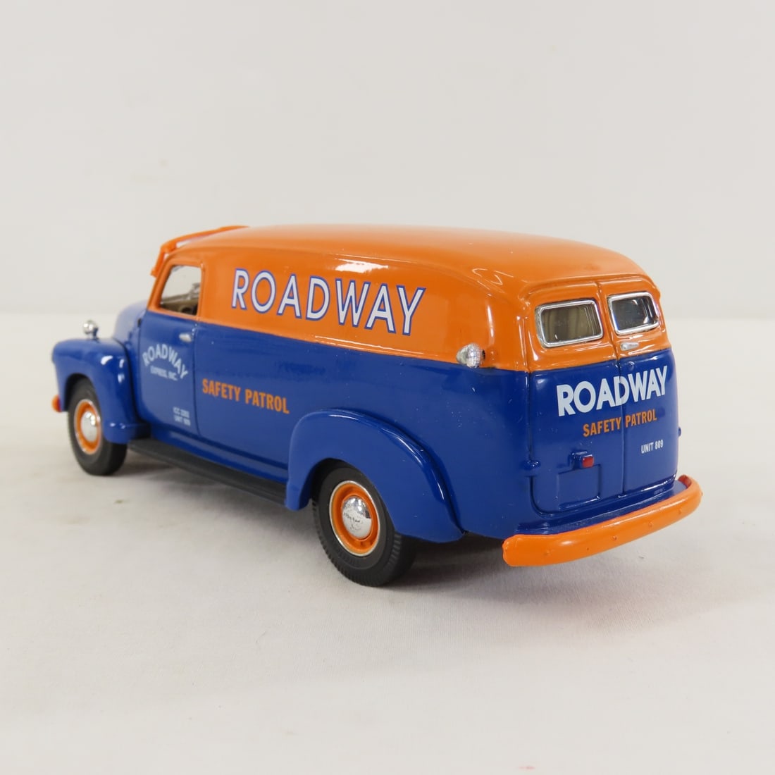 1st Gear 1:34 Roadway Exp Chevrolet Panel Truck - 3