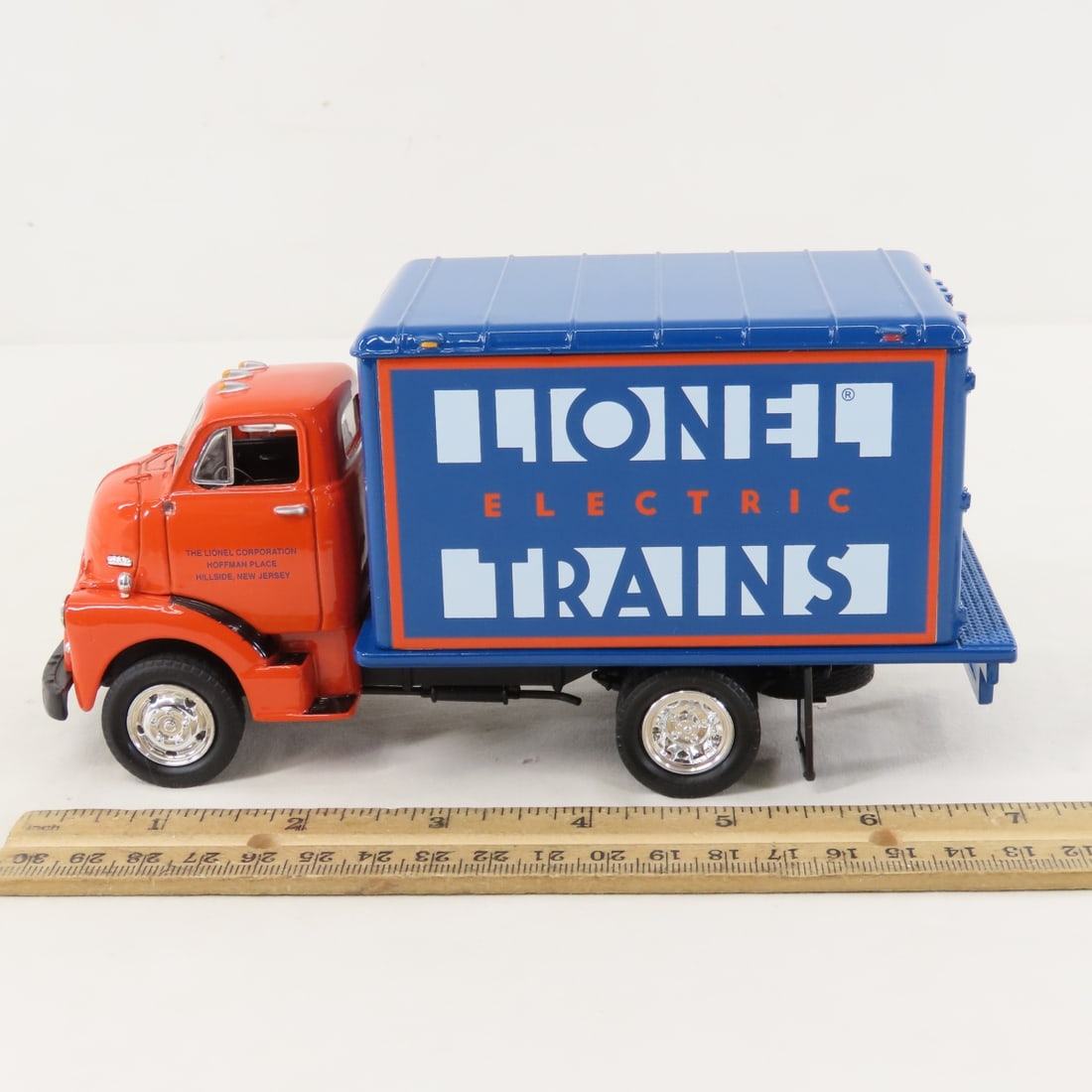1st Gear 1:34 Lionel Trains 1952 GMC C.O.E. Truck - 2